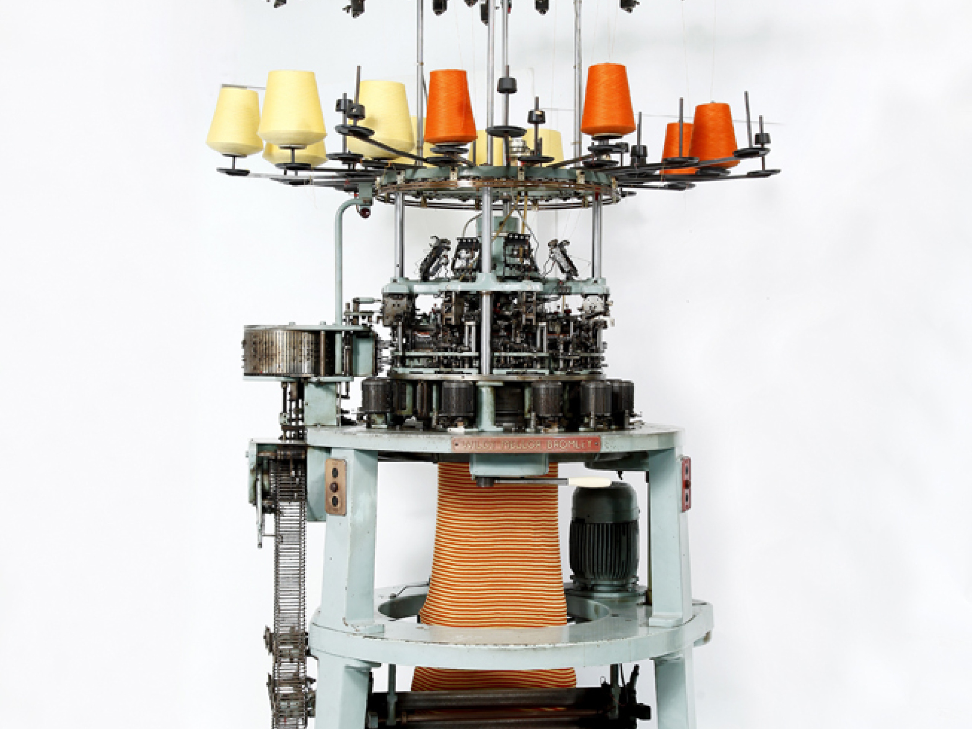 Knitting machine